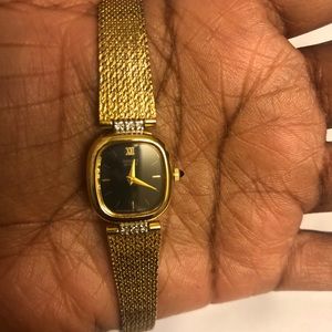 Seiko gold tone ladies quartz watch